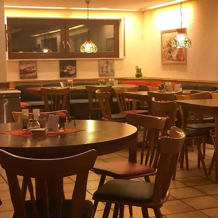 Zum Lahnfelsen Estalagem *