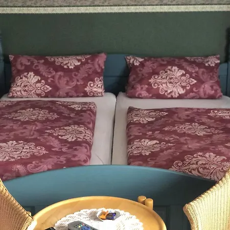 Zum Lahnfelsen ホテル *