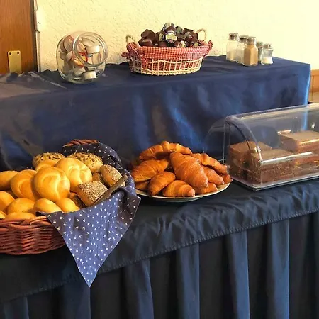 ホテル Zum Lahnfelsen