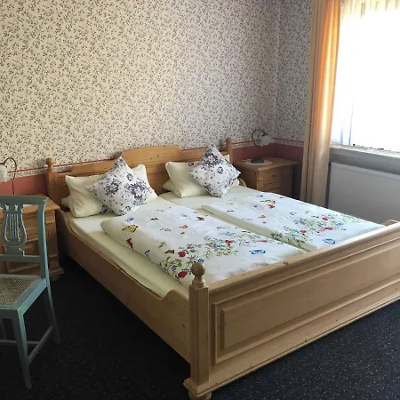 Zum Lahnfelsen ホテル